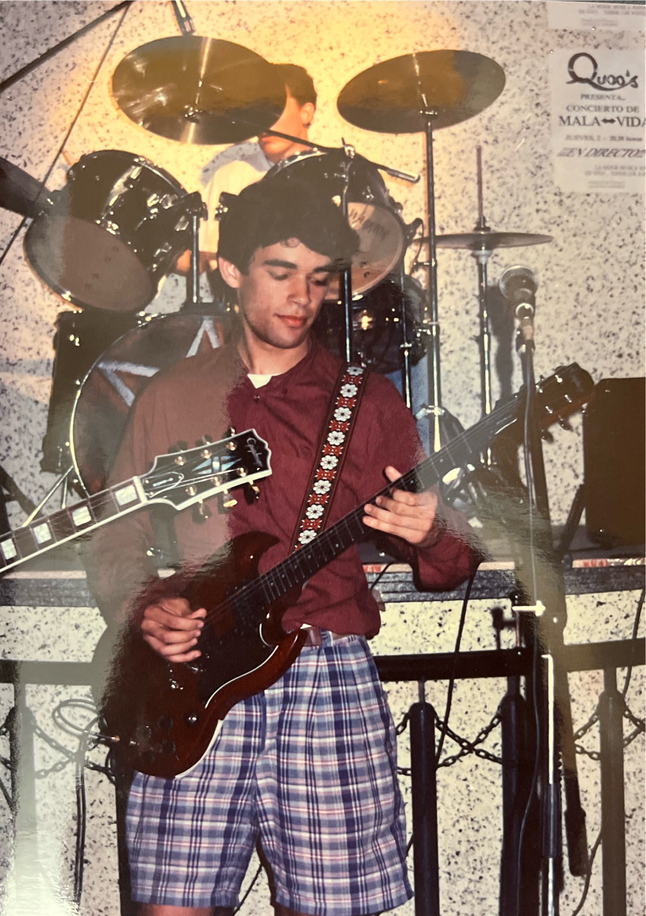 Trapos Sucios en concierto, foto en sepia
