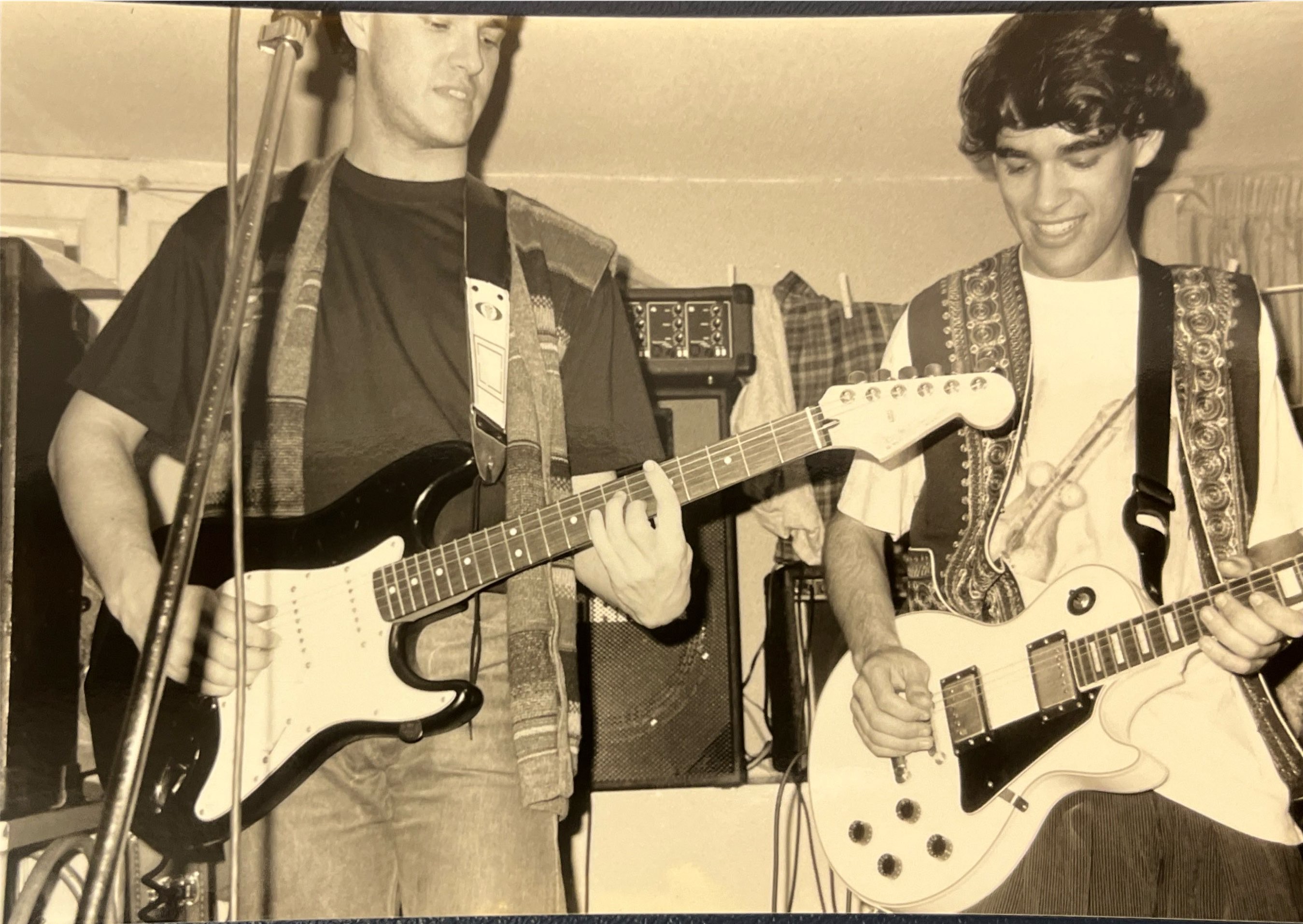 Dos guitarristas de Trapos Sucios